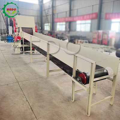 Мощный дизельный двигатель деревянный дробильщик с 25-35 мм размером дробиля и 12-15 т / ч мощностью